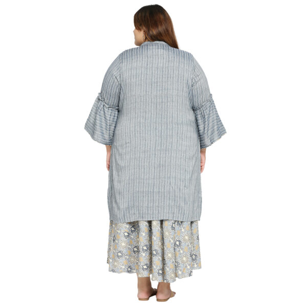 Plus Size Sleeveless Inner Cape Grey Dress in a Fashionable Print.