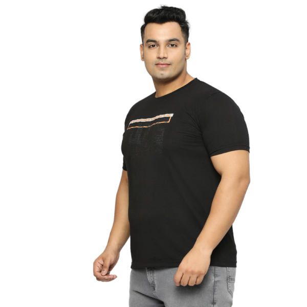Plus Size Men's Crew Neck Focus Print on Chest Black T-shirt