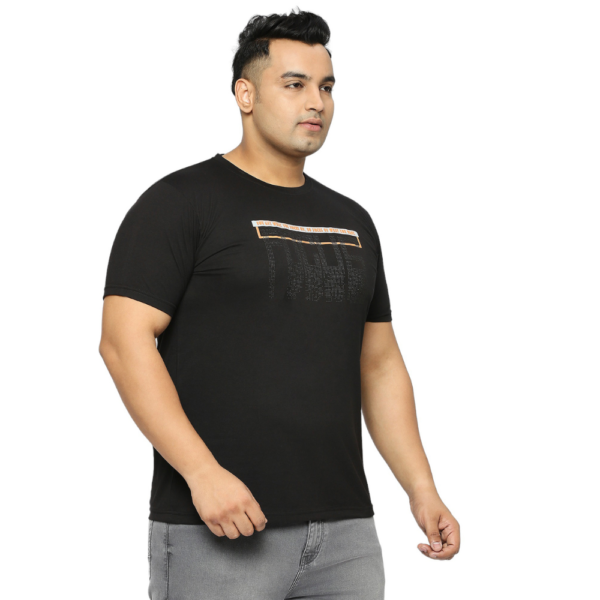 Plus Size Men's Crew Neck Focus Print on Chest Black T-shirt